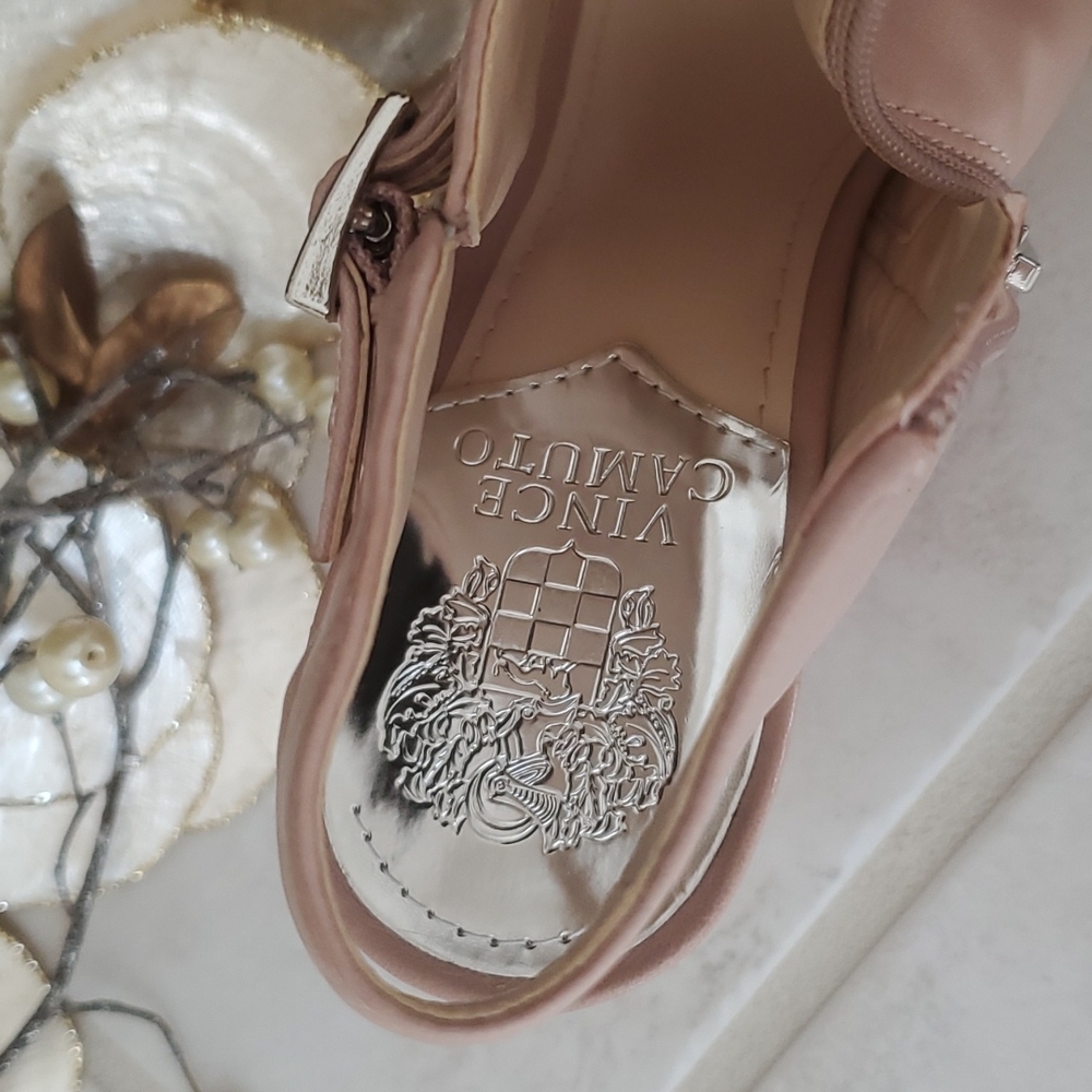 💋 VINCE CAMUTO Blush Wedge Buckle Sandals 💋 - Picture 14 of 14